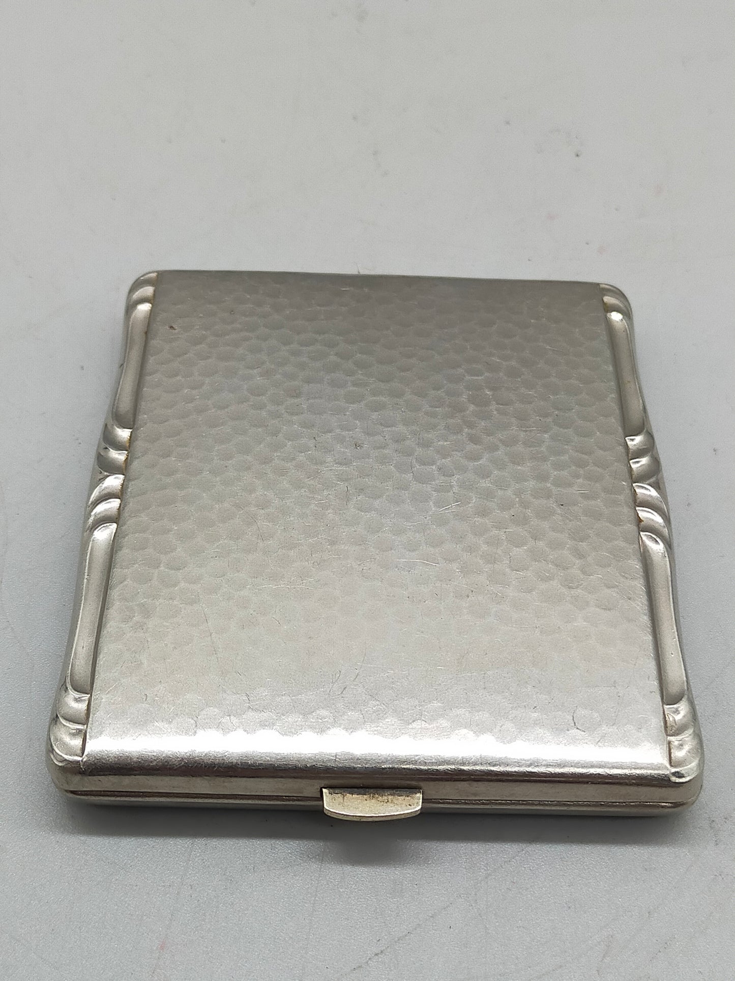 Vintage Zigarettenetui mit Hammerschlag und Ornamenten