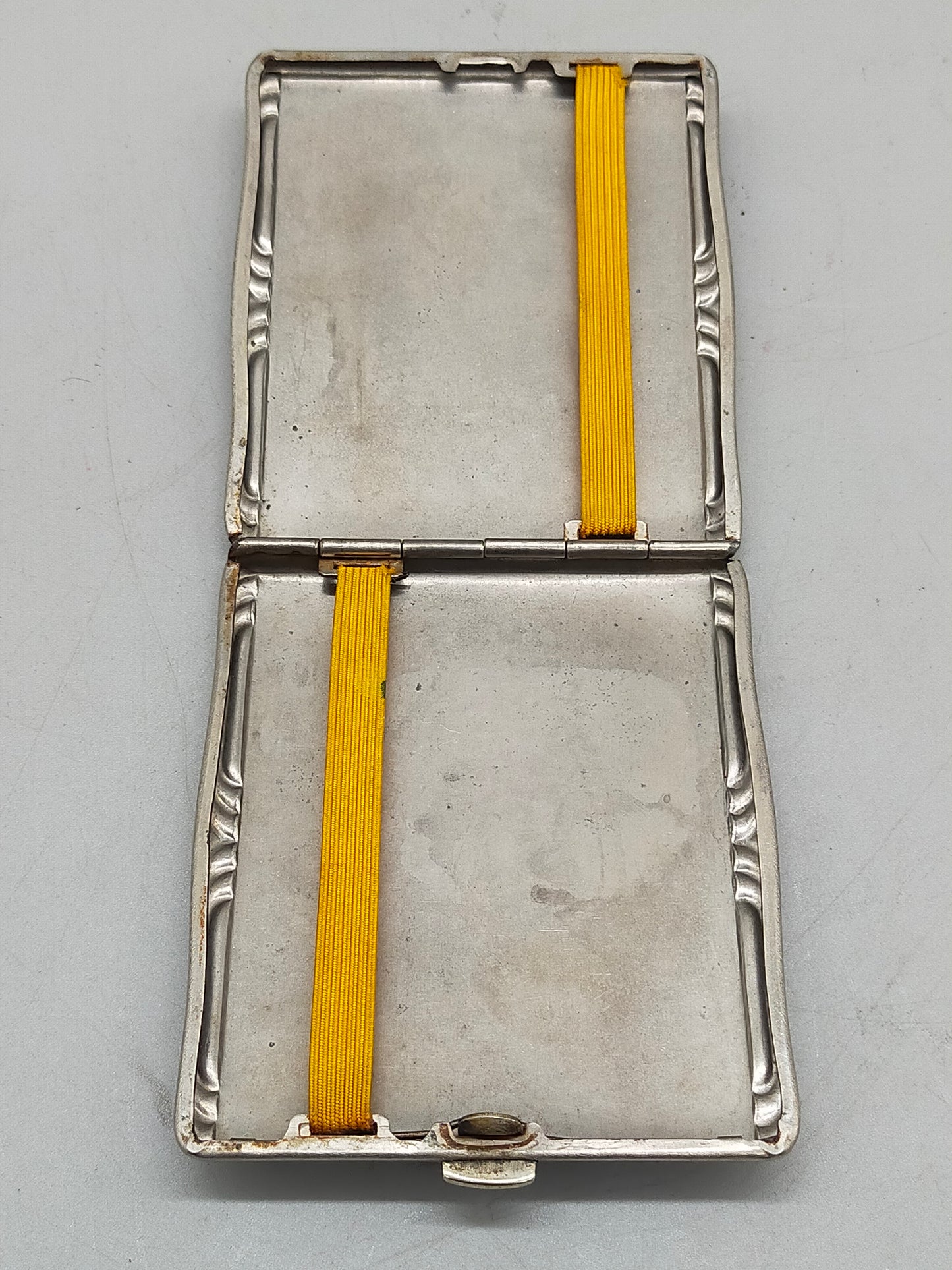 Vintage Zigarettenetui mit Hammerschlag und Ornamenten