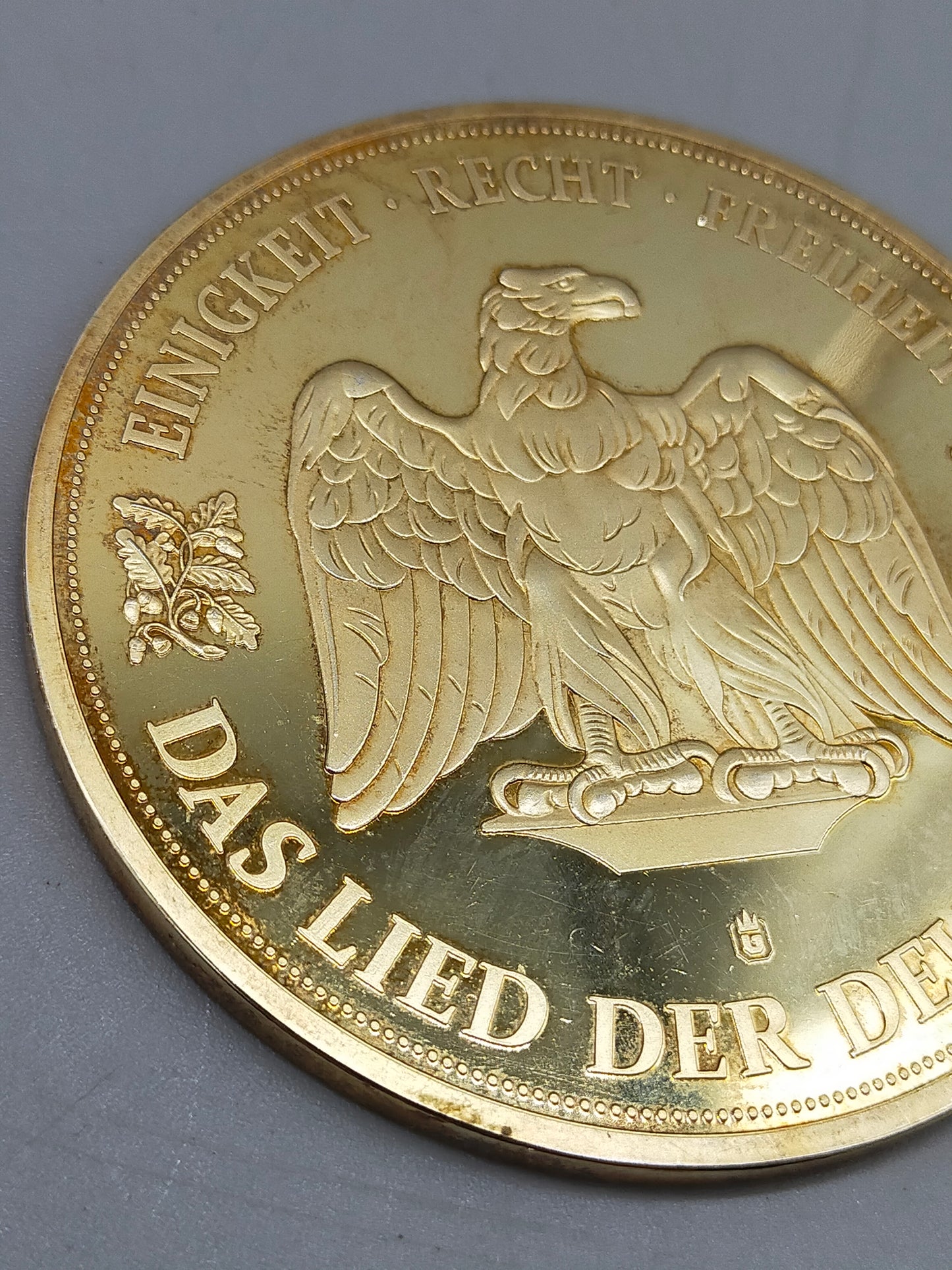 Prachtvolle Giganten Medaille Das Lied der Deutschen
