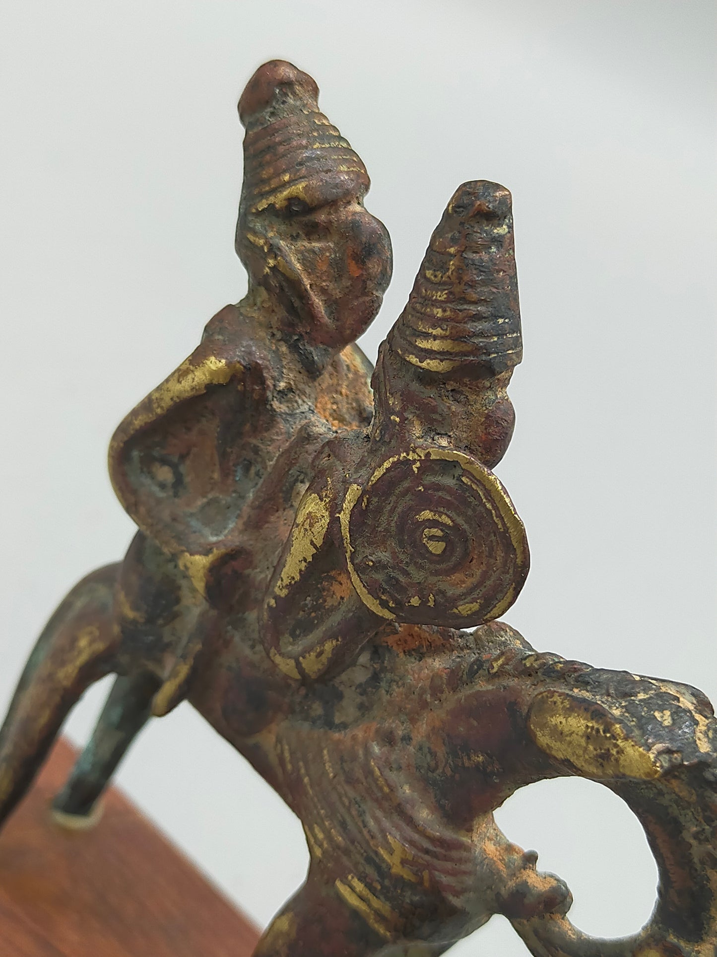 Antike Afrikanische Bronze Figur Reiter auf Pferd mit Schild