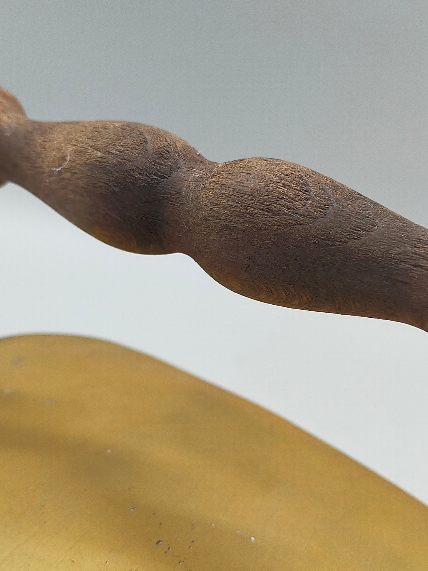 Antikes Messing Bügeleisen mit Holzgriff