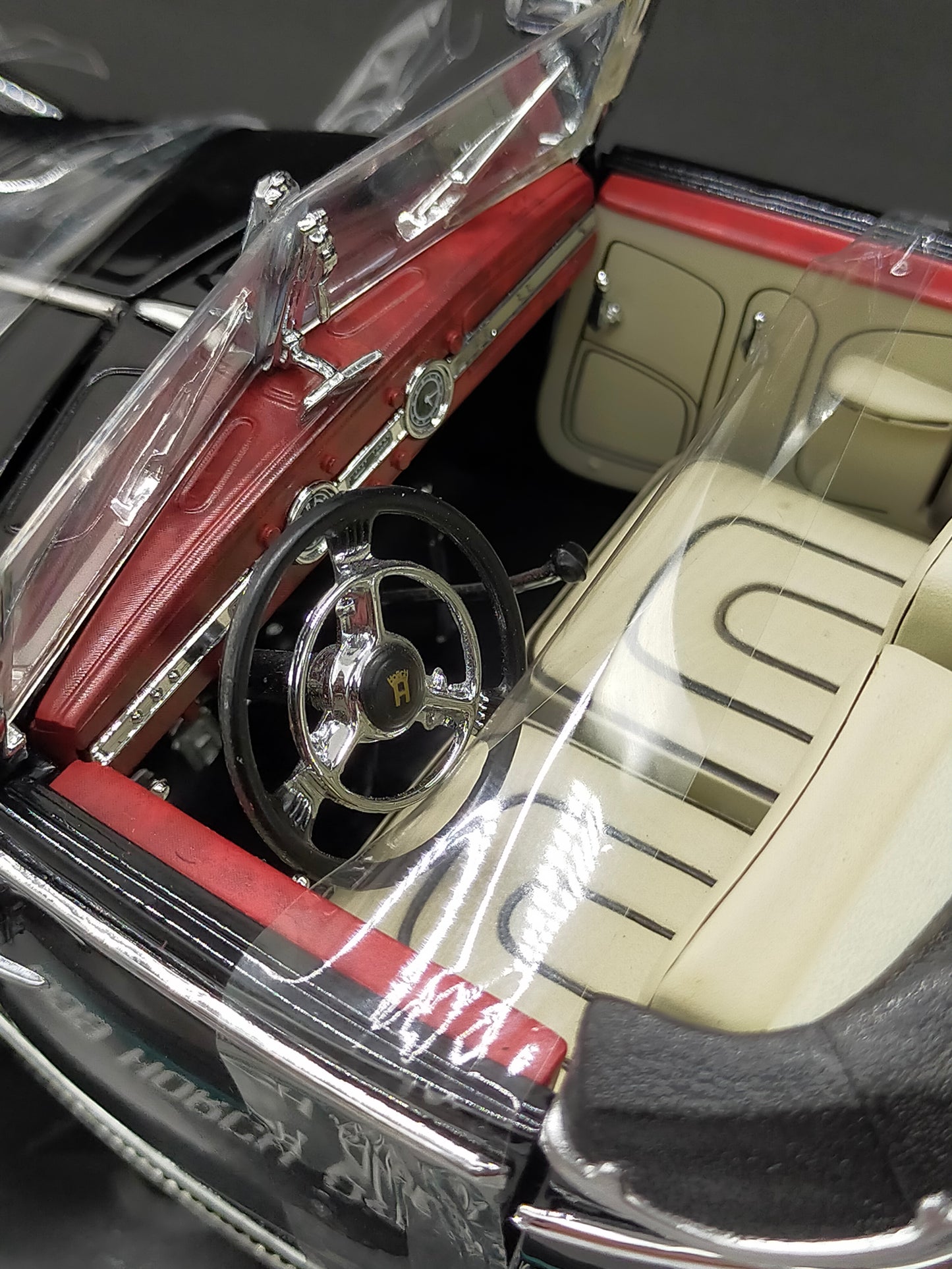 Sun Star 1939 Horch 855 Roadster Modellauto