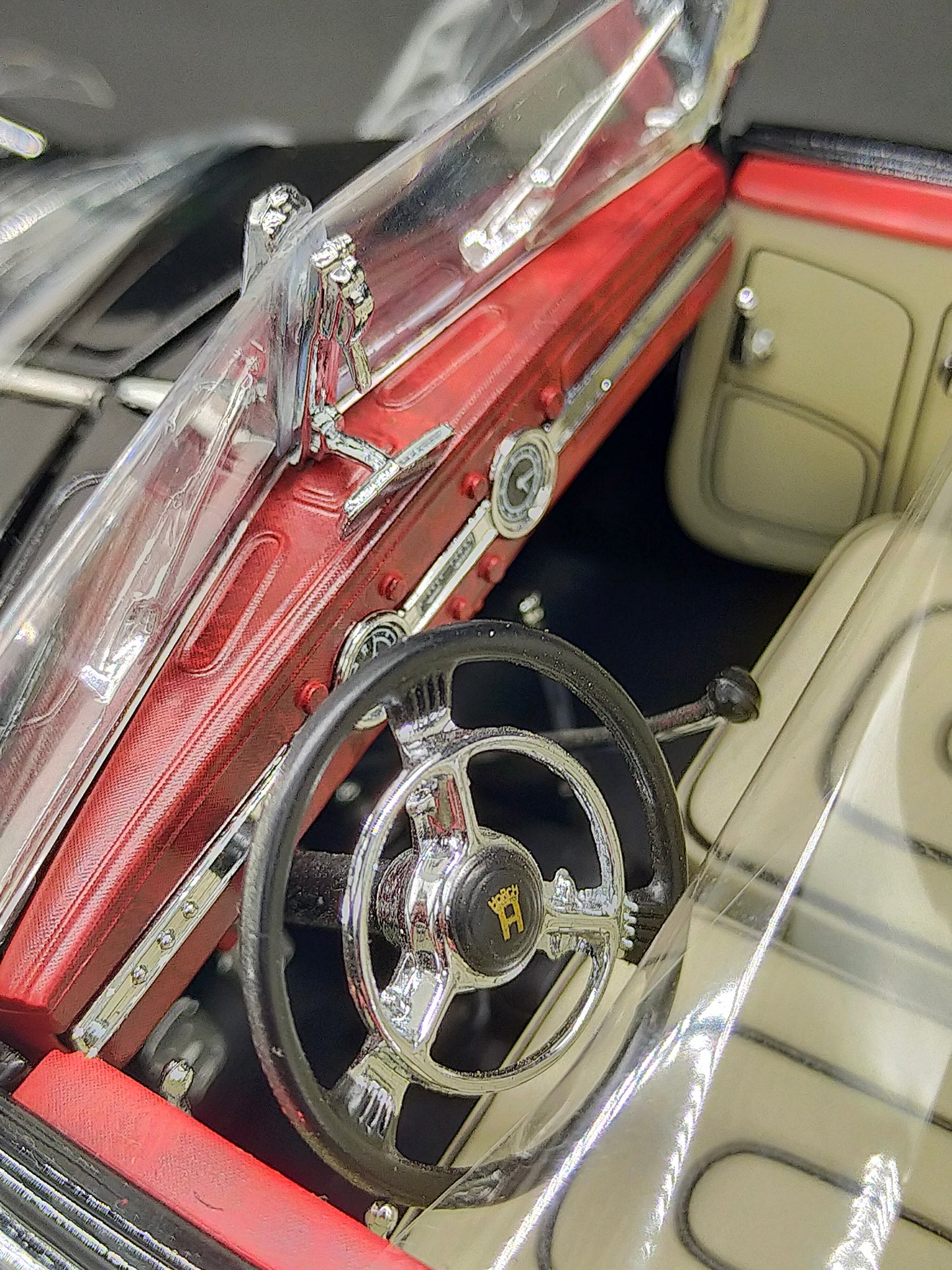 Sun Star 1939 Horch 855 Roadster Modellauto