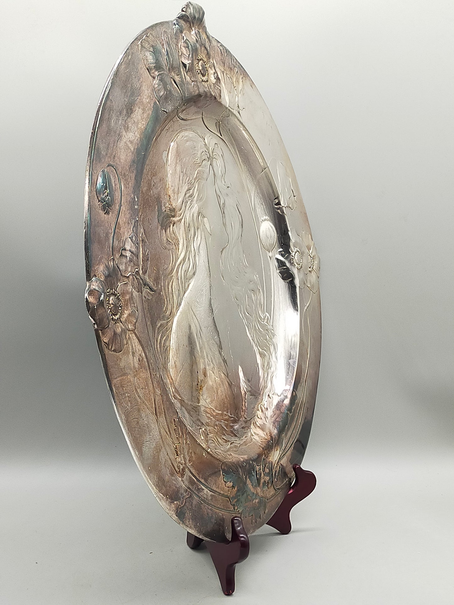 Jugendstil Wandteller Versilbert Profil einer Frau mit Mohnblumen