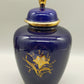 Prunkvolle Kobaltblaue Deckelvase Elegante Vase mit Goldlilien