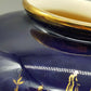 Prunkvolle Kobaltblaue Deckelvase Elegante Vase mit Goldlilien