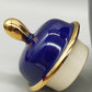 Prunkvolle Kobaltblaue Deckelvase Elegante Vase mit Goldlilien