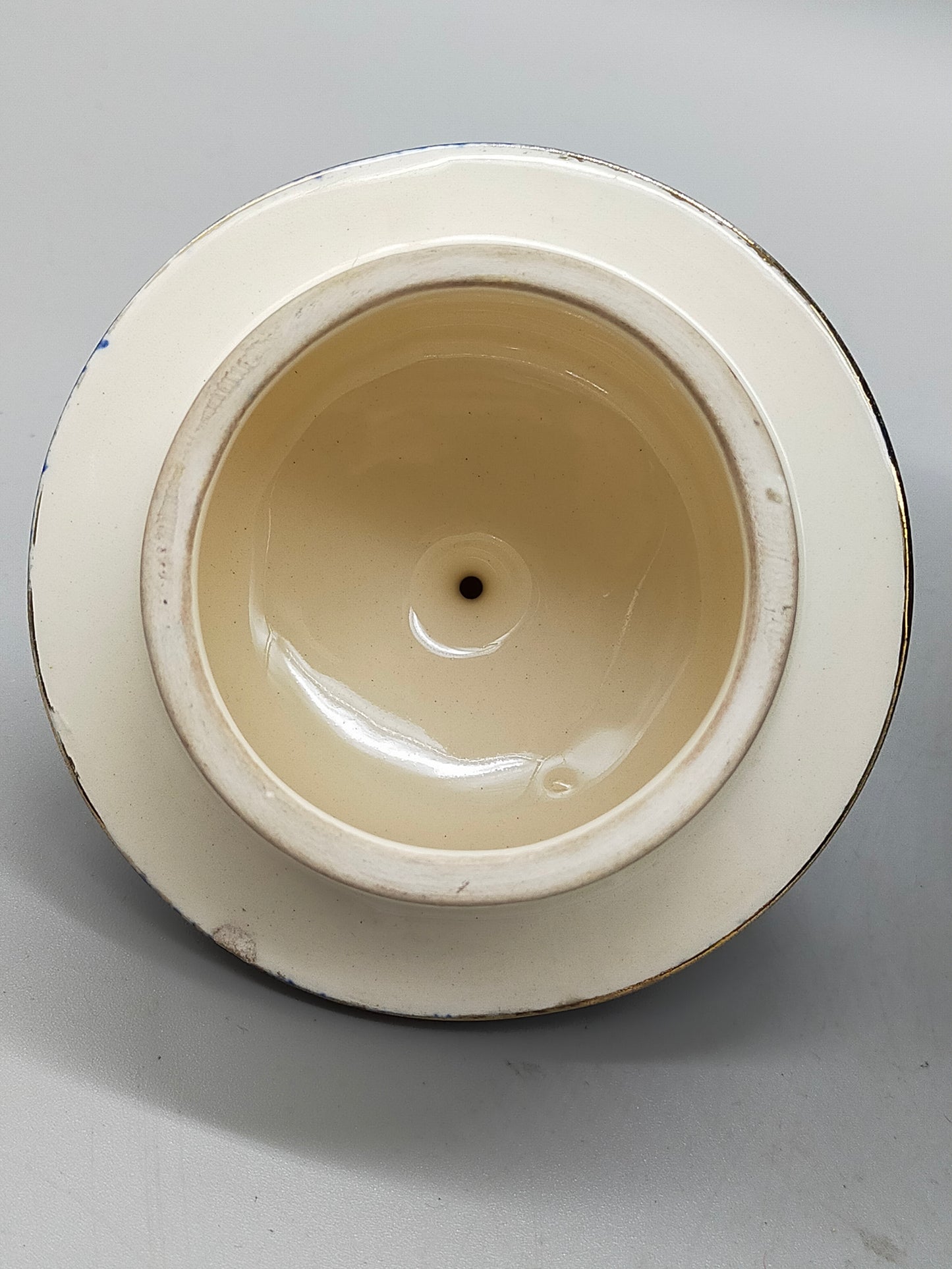 Prunkvolle Kobaltblaue Deckelvase Elegante Vase mit Goldlilien