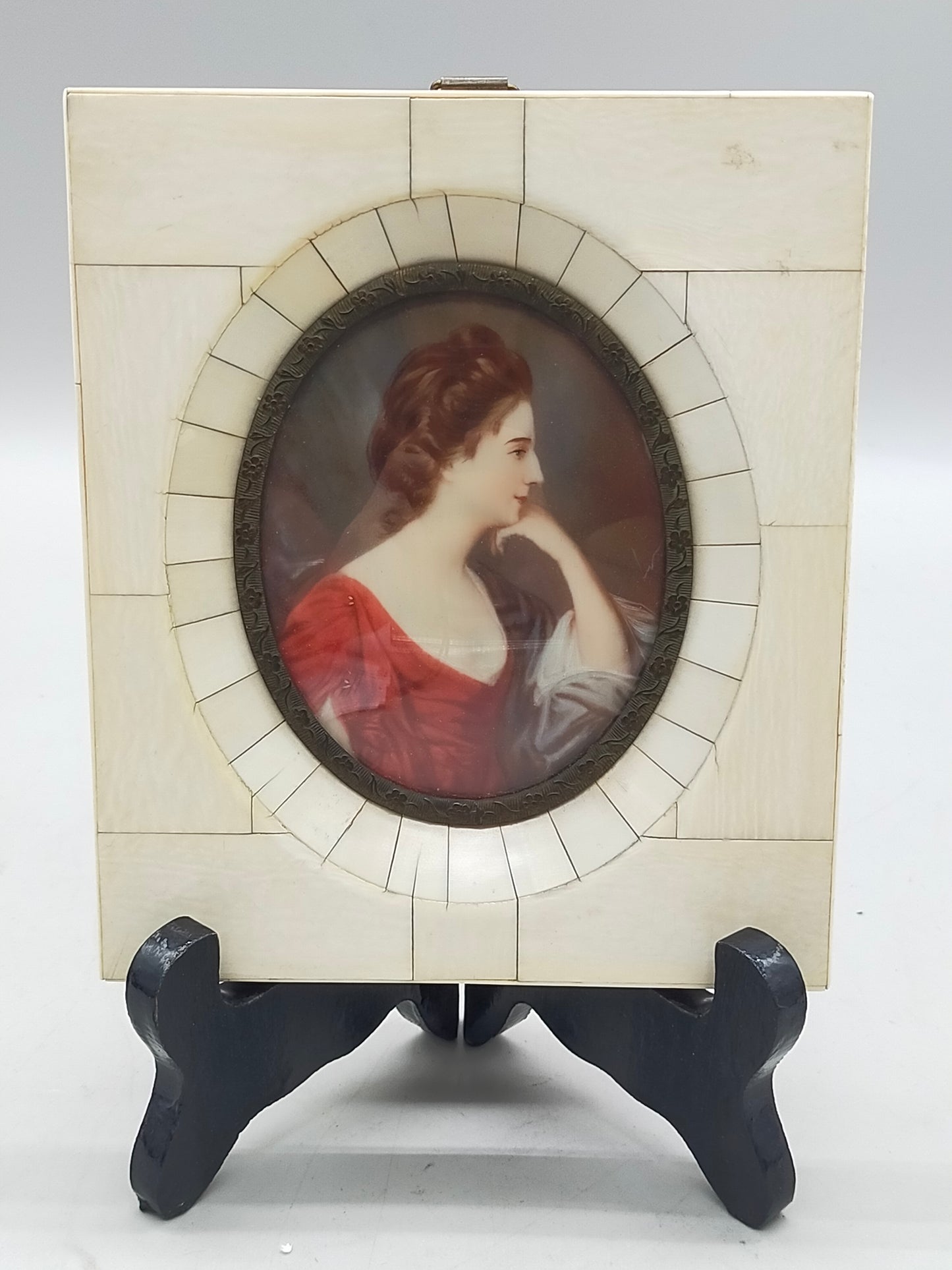 Englische Schule (XIX) – Elegantes Damen Porträt im Profil – Miniatur