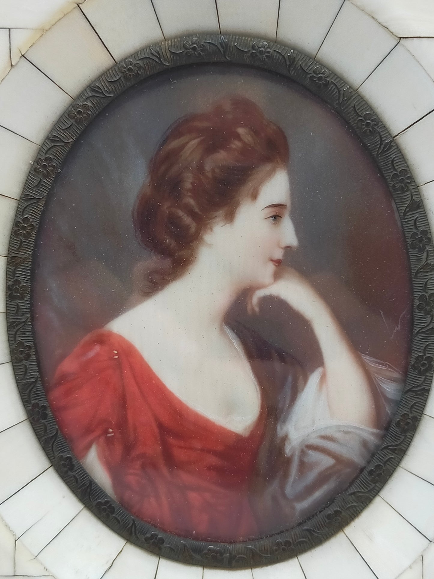 Englische Schule (XIX) – Elegantes Damen Porträt im Profil – Miniatur