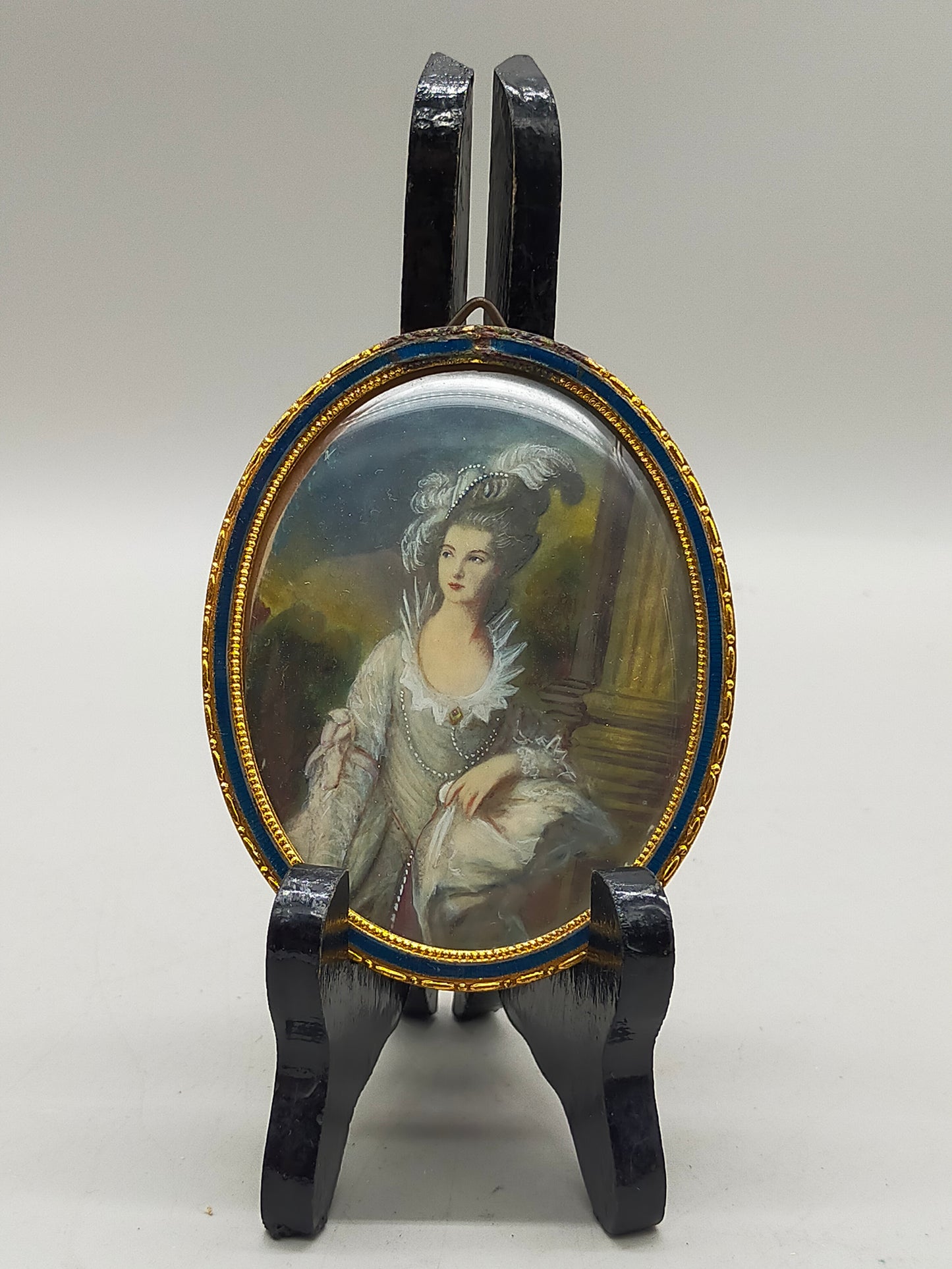Englische Schule (XIX) Elegantes Damen Porträt im Ovalrahmen