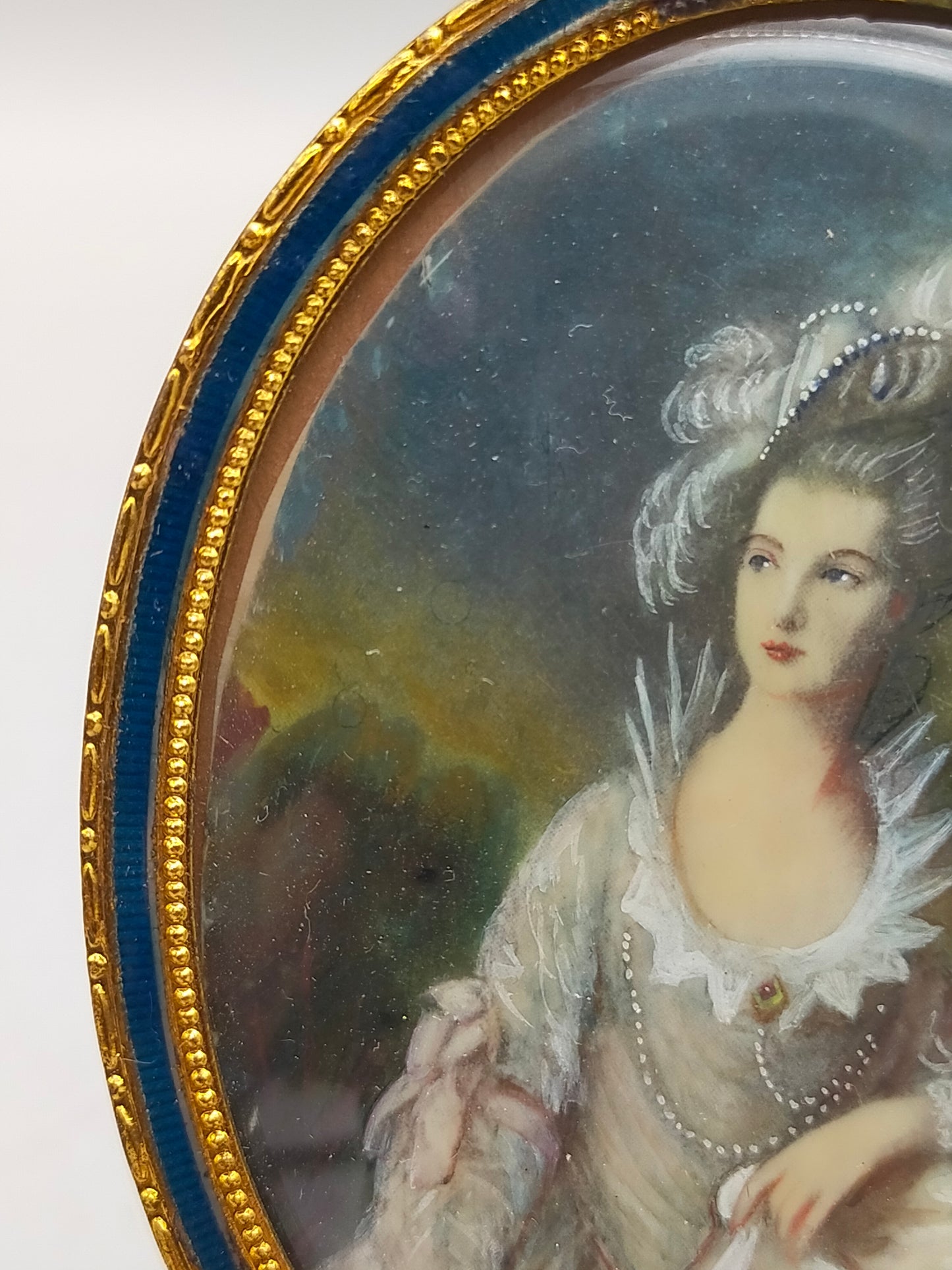 Englische Schule (XIX) Elegantes Damen Porträt im Ovalrahmen