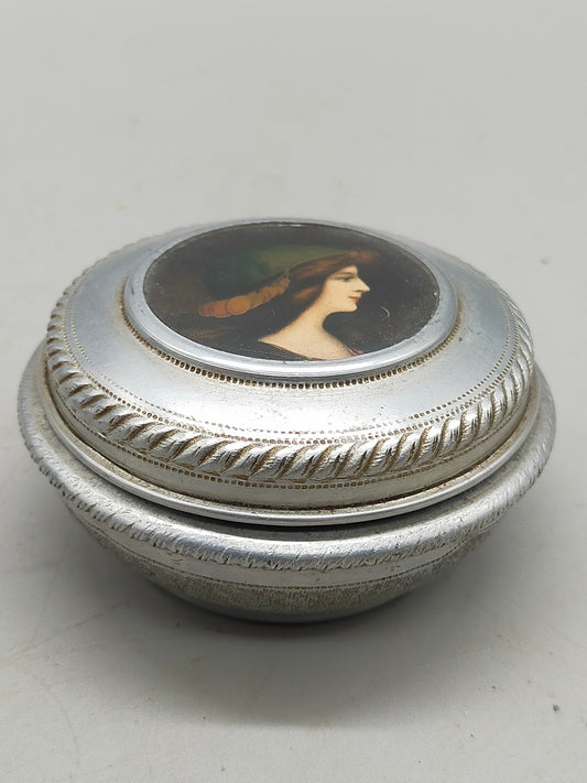 Klassische Vintage Metalldose mit Frauenporträt Stilvolle Pillendose