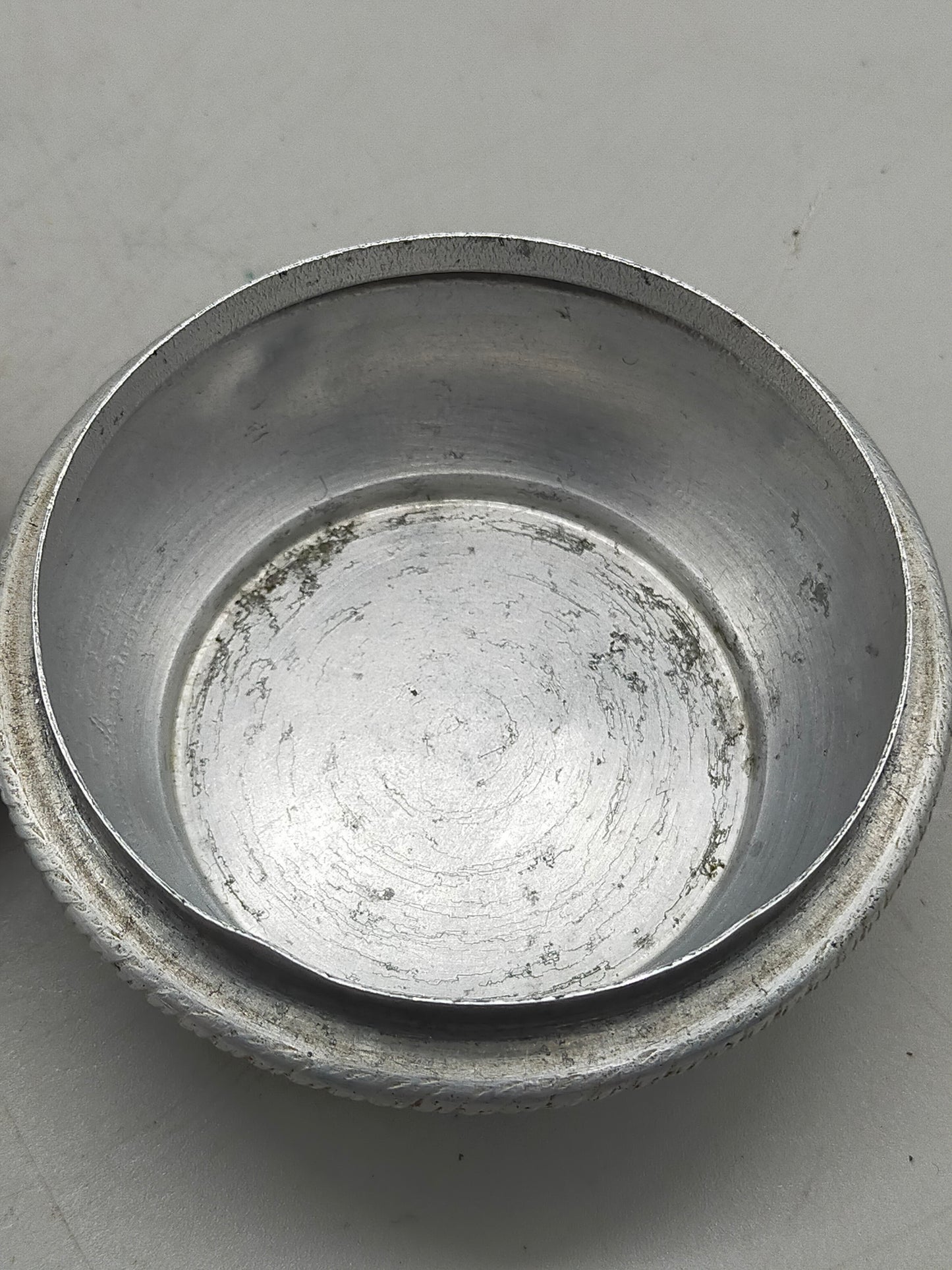 Klassische Vintage Metalldose mit Frauenporträt Stilvolle Pillendose