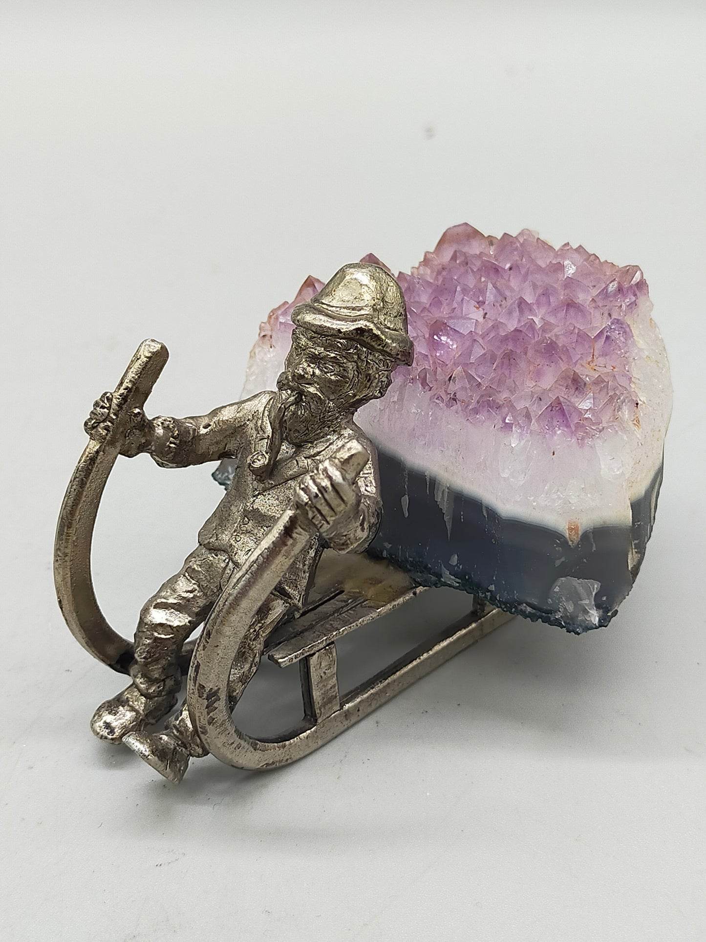 Bergmann auf Schlitten mit Amethyst Druse Rustikale Deko Figur