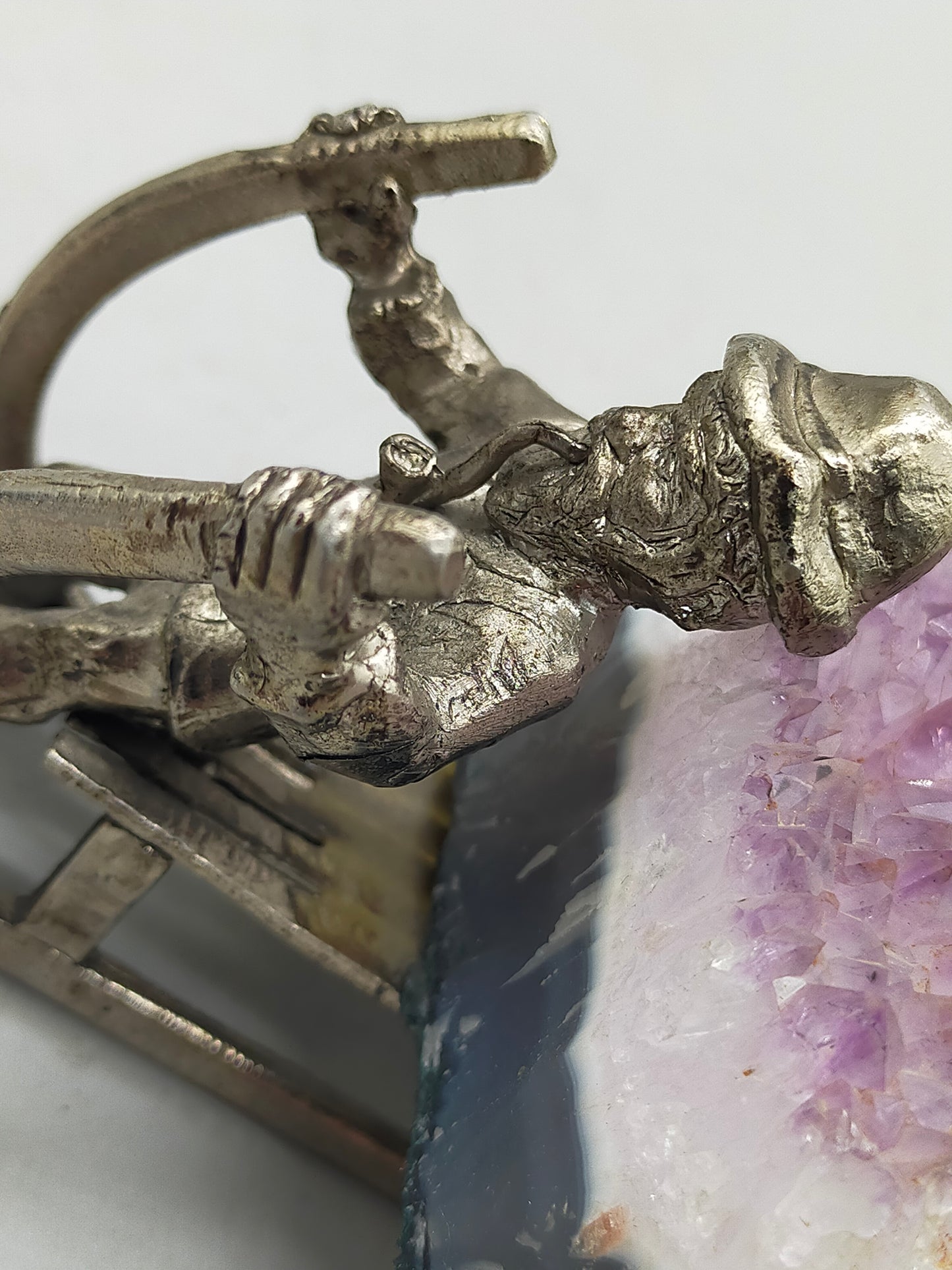 Bergmann auf Schlitten mit Amethyst Druse Rustikale Deko Figur