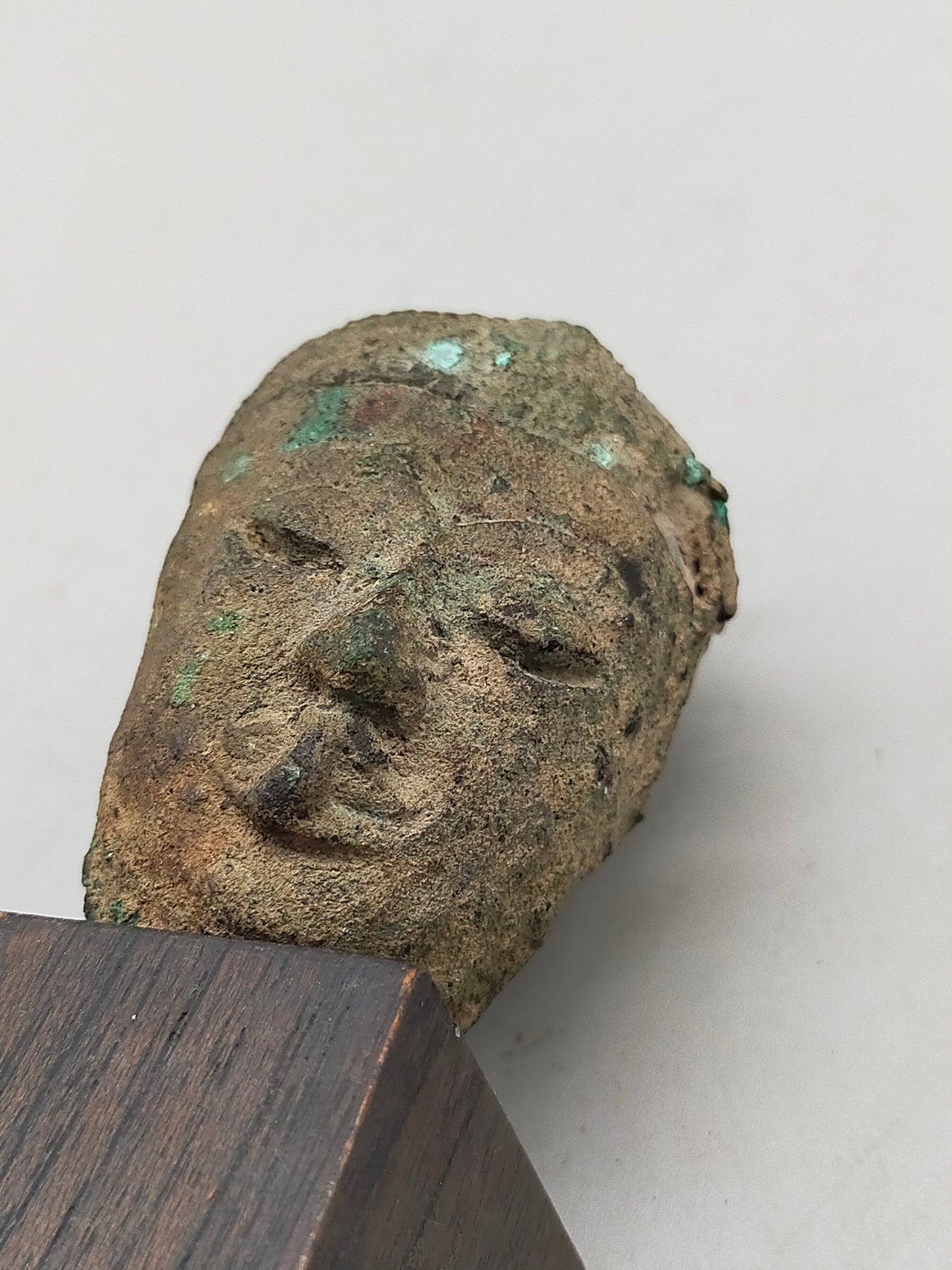 Antiker asiatischer Buddha Kopf – Skulptur
