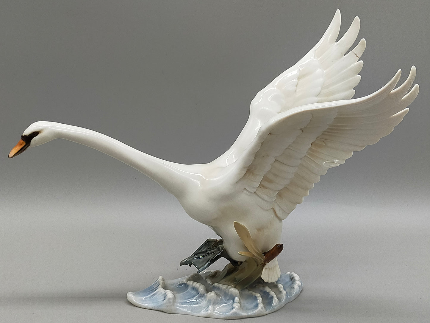 Hutschenreuther Porzellanfigur Schwan von Hans Achtziger