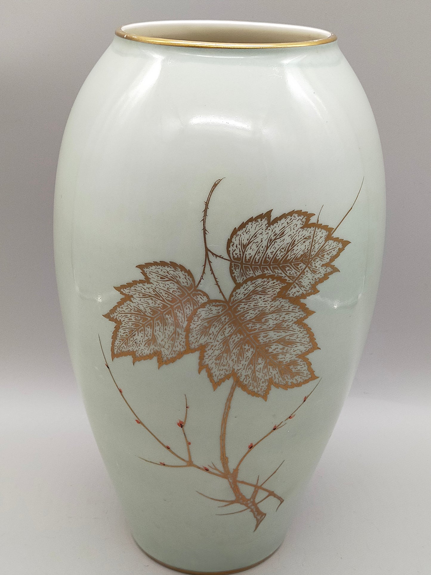 Elegante Royal Porzellan Bavaria Vase mit goldenem Blattdekor