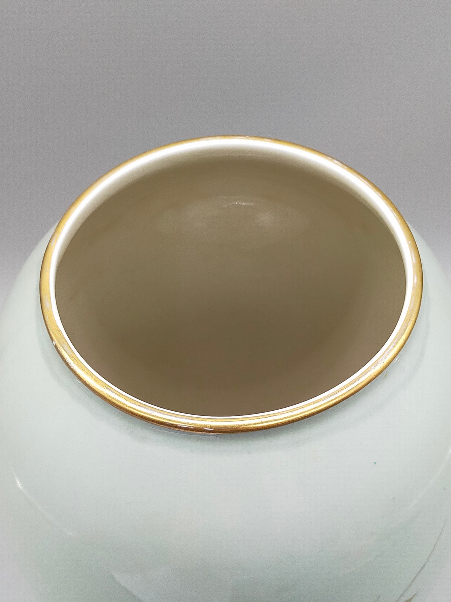 Elegante Royal Porzellan Bavaria Vase mit goldenem Blattdekor