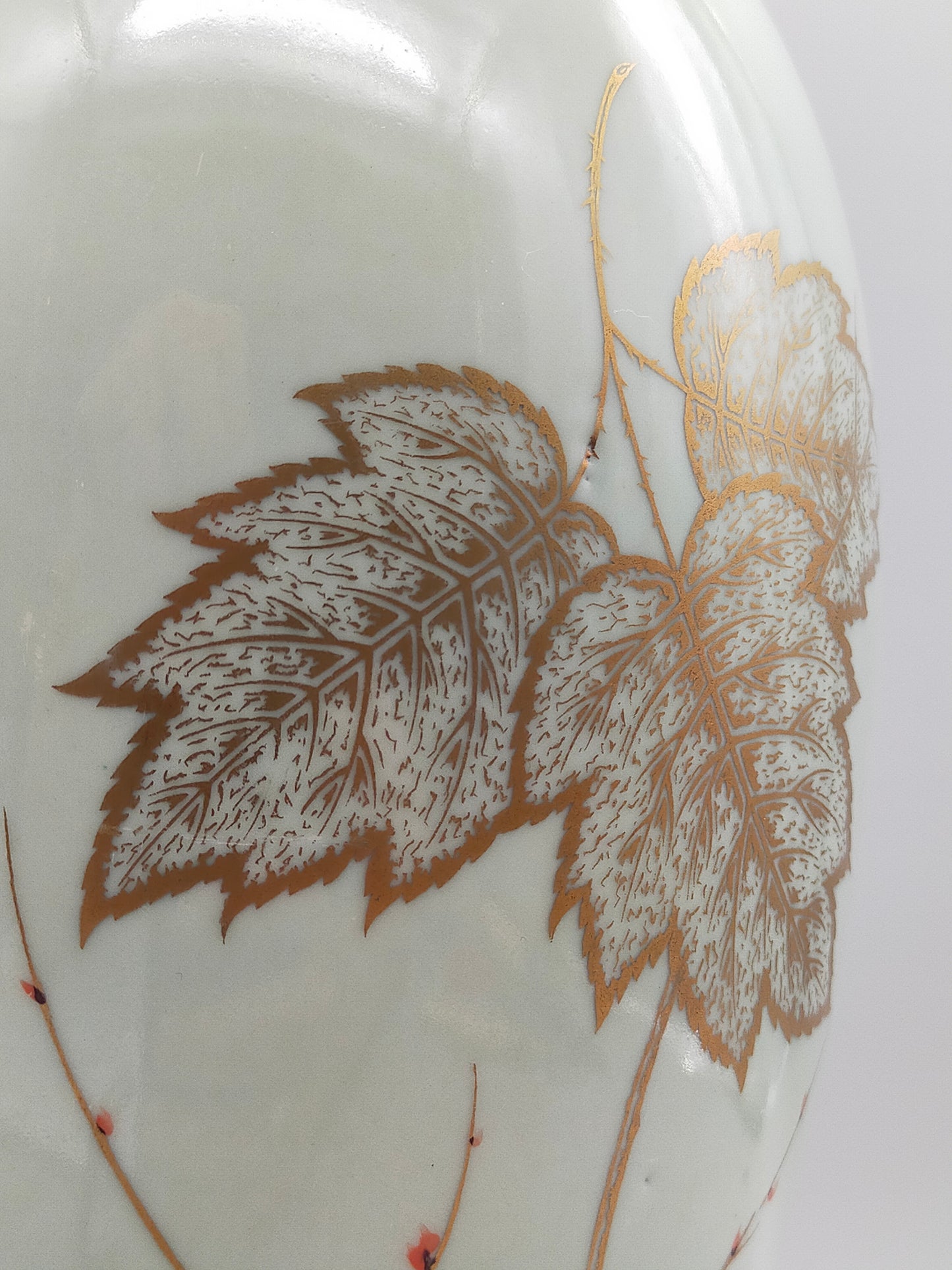 Elegante Royal Porzellan Bavaria Vase mit goldenem Blattdekor