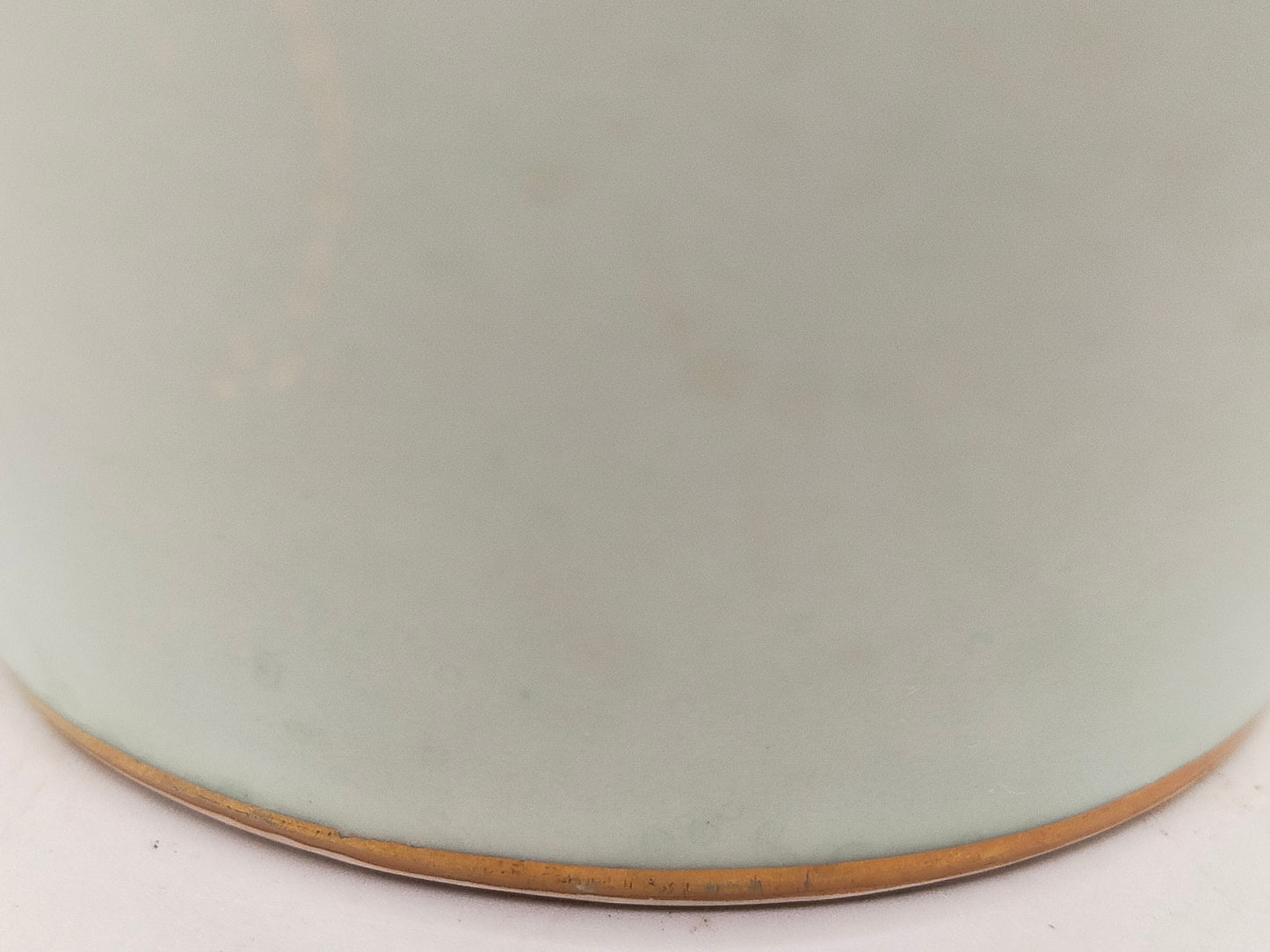 Elegante Royal Porzellan Bavaria Vase mit goldenem Blattdekor