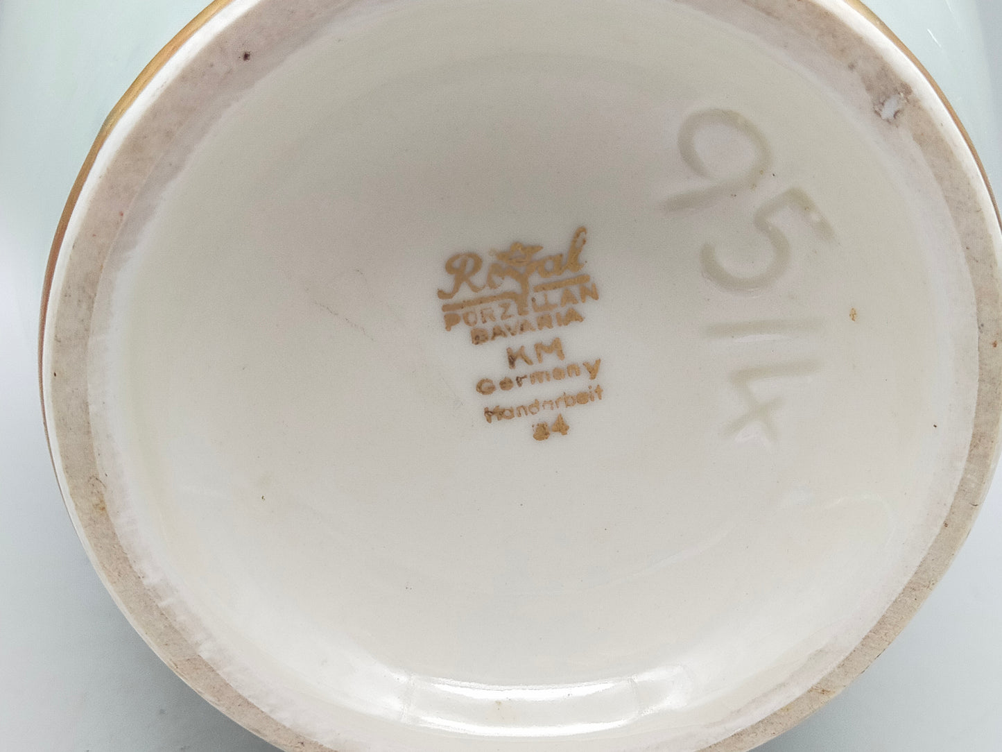 Elegante Royal Porzellan Bavaria Vase mit goldenem Blattdekor