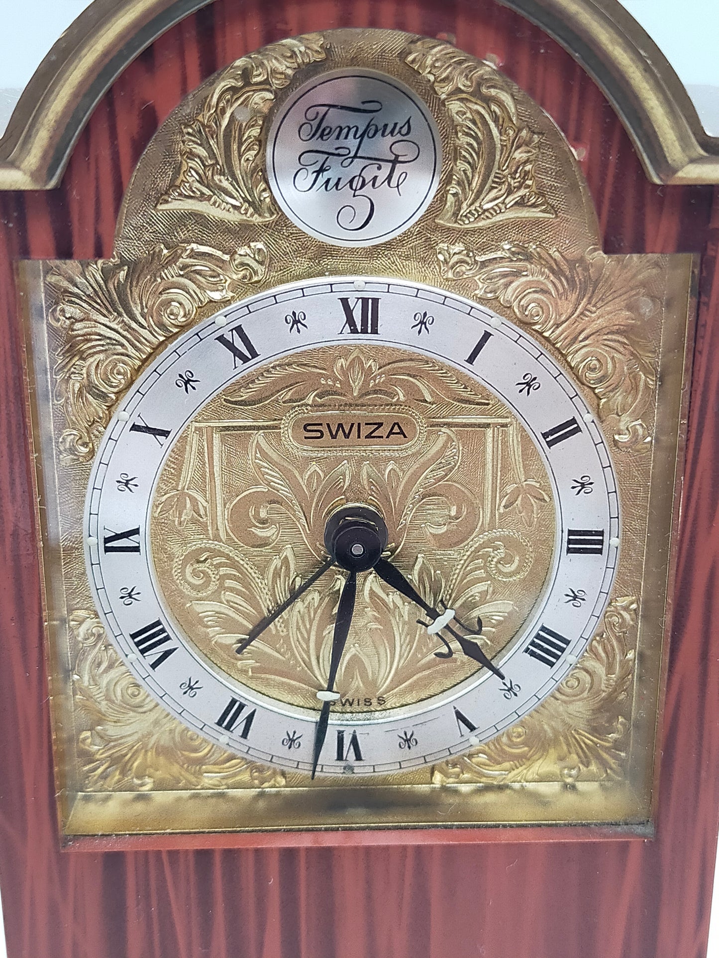 Edle Swiza Tisch Uhr – Klassische Kaminuhr in edler Holzoptik