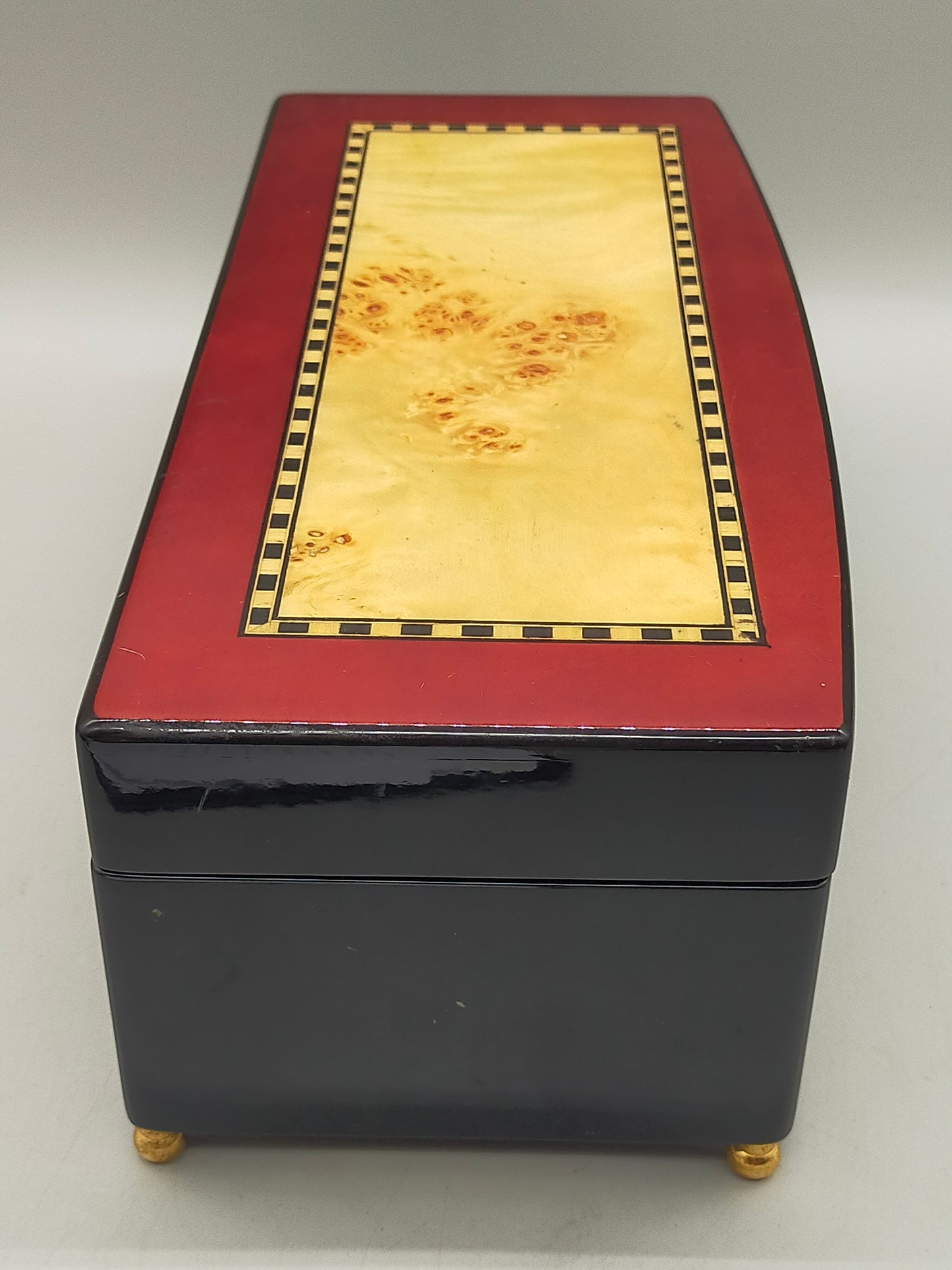 Elegante Schmuckschatulle mit Musikwerk Wurzelholz Design