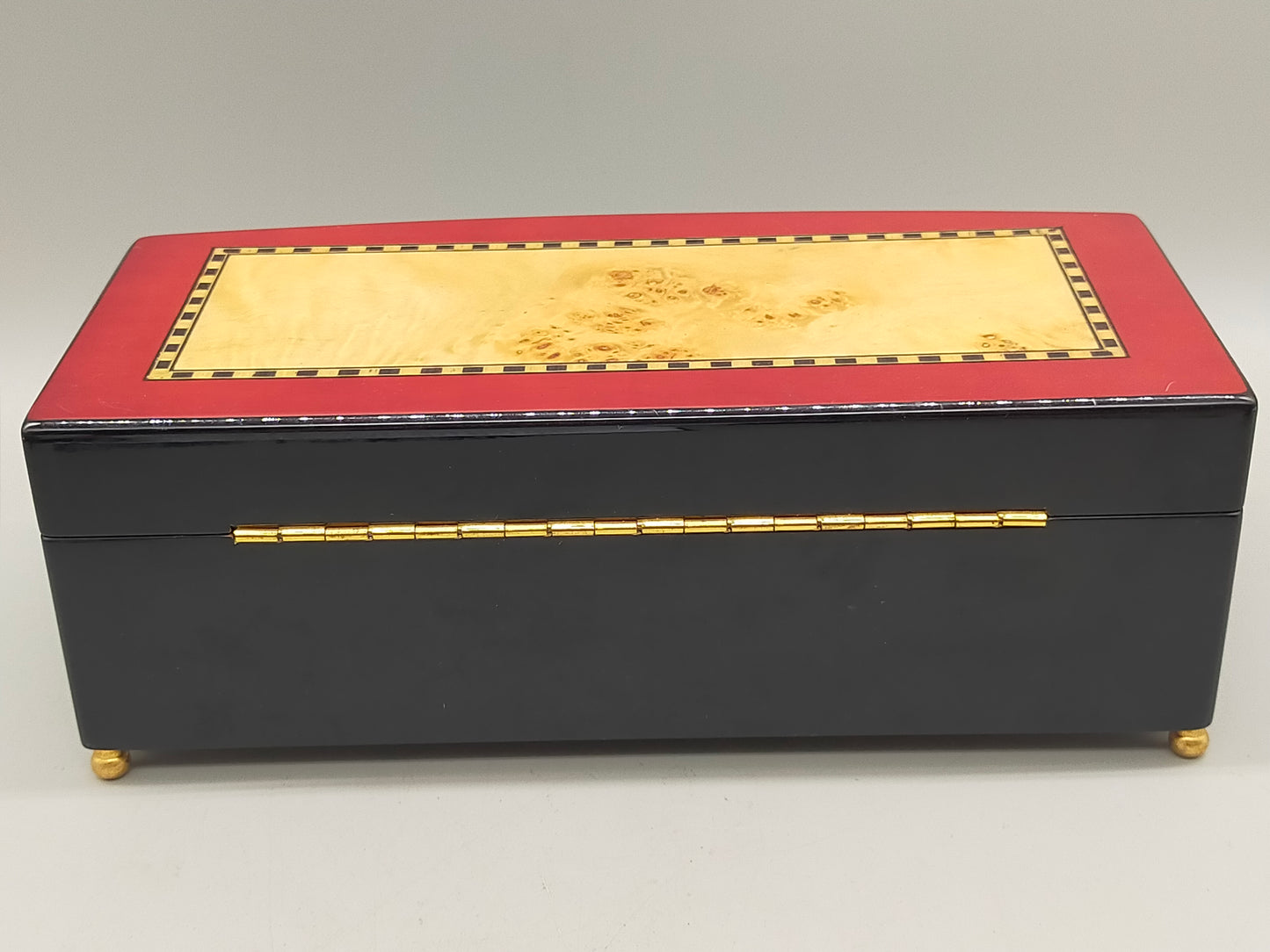 Elegante Schmuckschatulle mit Musikwerk Wurzelholz Design