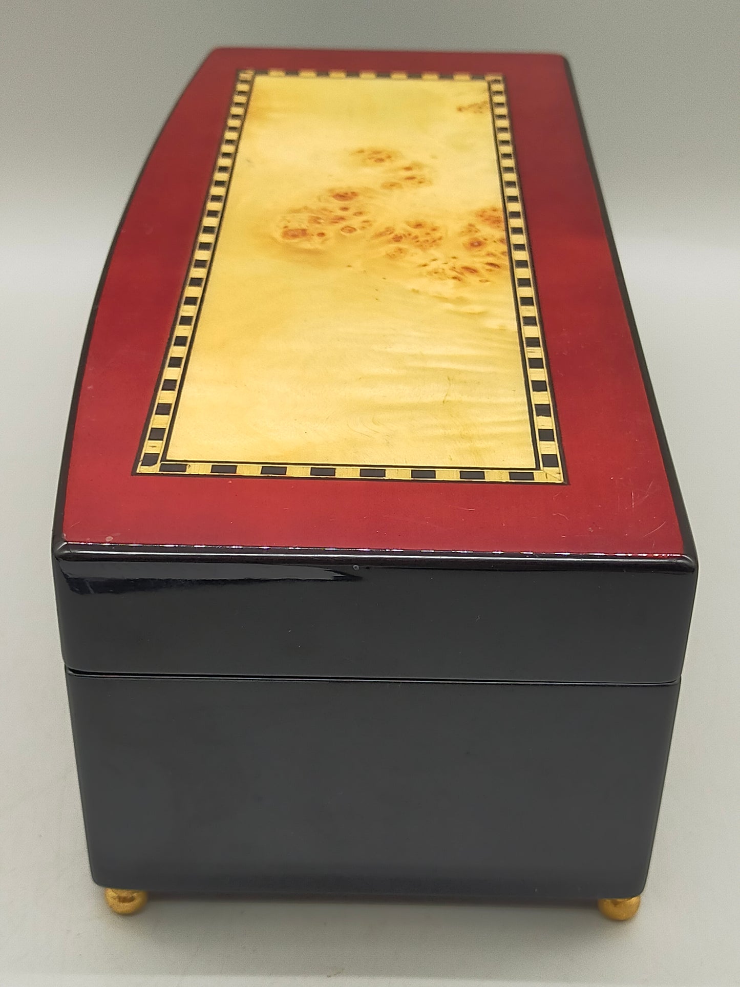 Elegante Schmuckschatulle mit Musikwerk Wurzelholz Design