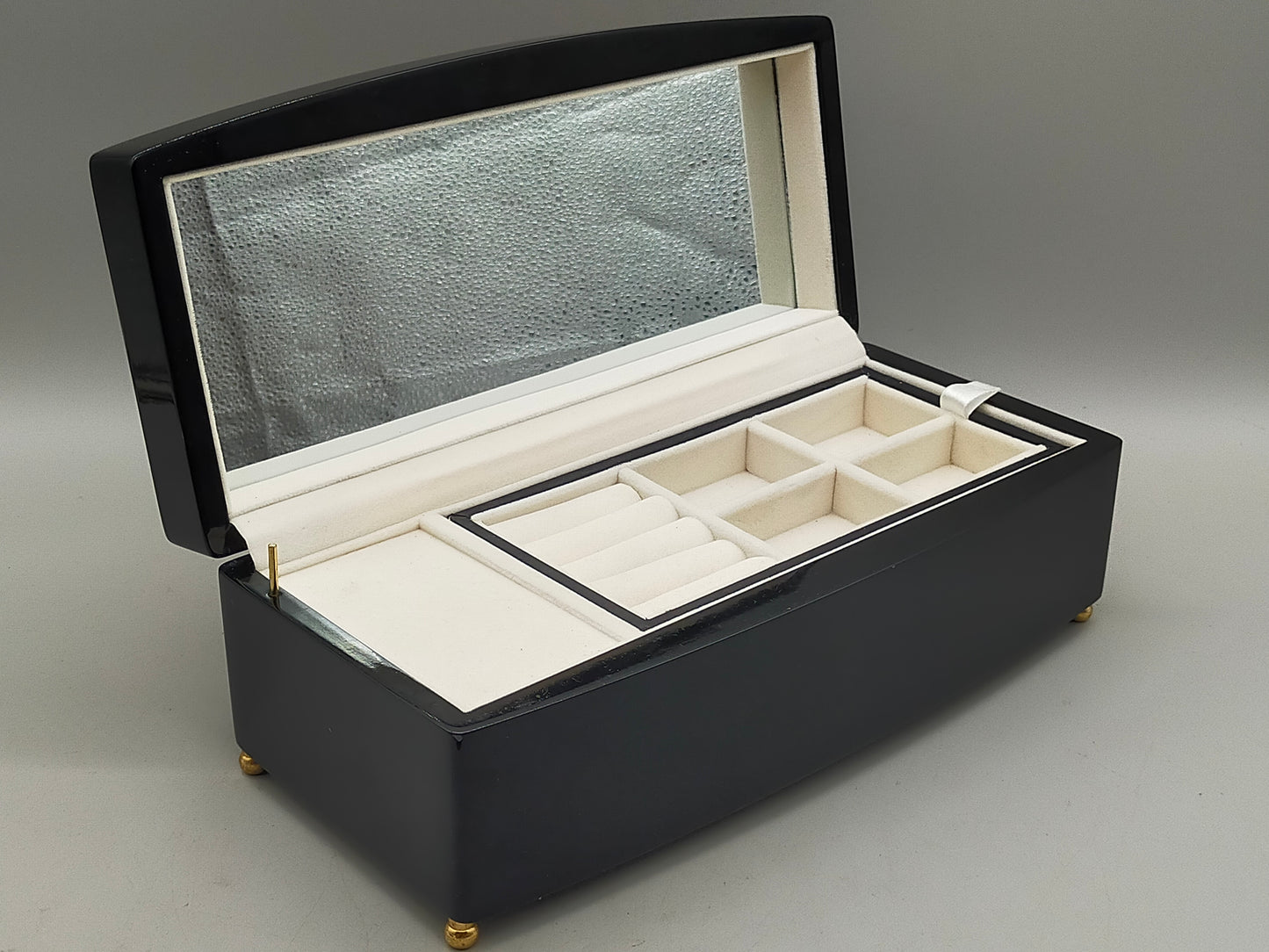 Elegante Schmuckschatulle mit Musikwerk Wurzelholz Design