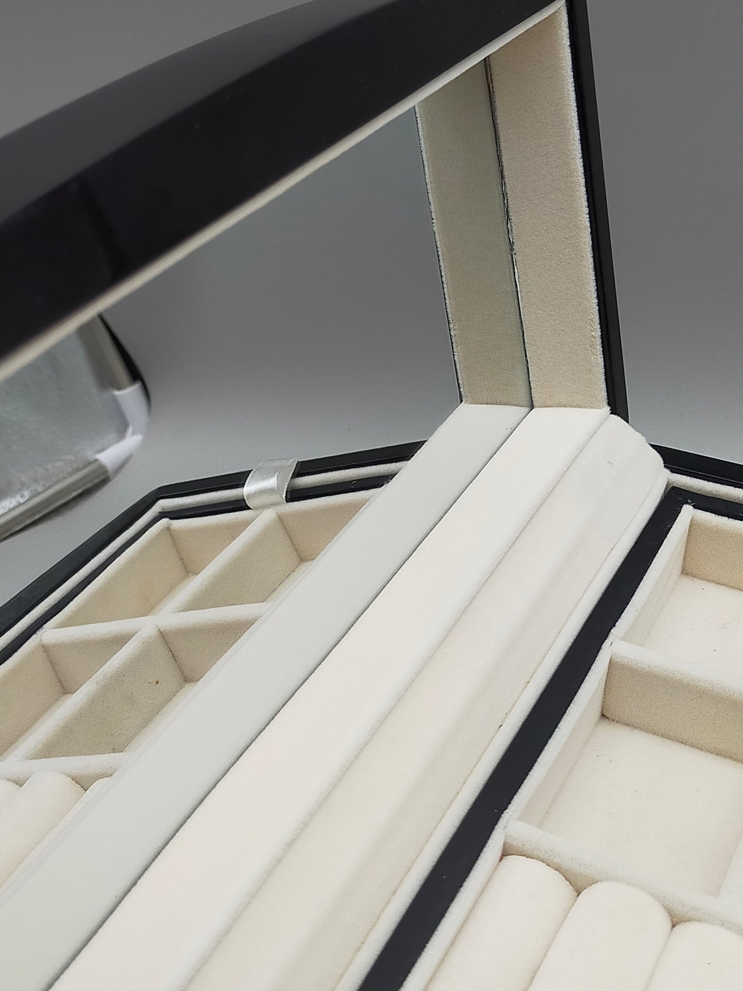 Elegante Schmuckschatulle mit Musikwerk Wurzelholz Design