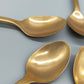 Sechs goldfarbene Löffel mit Anker-Motiv Maritimes Vintage-Besteck