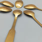 Sechs goldfarbene Löffel mit Anker-Motiv Maritimes Vintage-Besteck