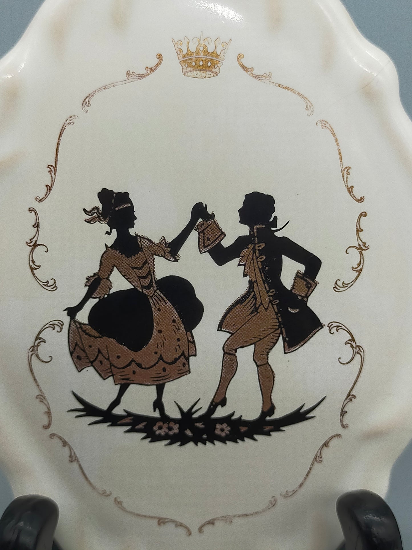 Antike Wandteller im Rokoko Stil mit Silhouette Motiven 2er Set