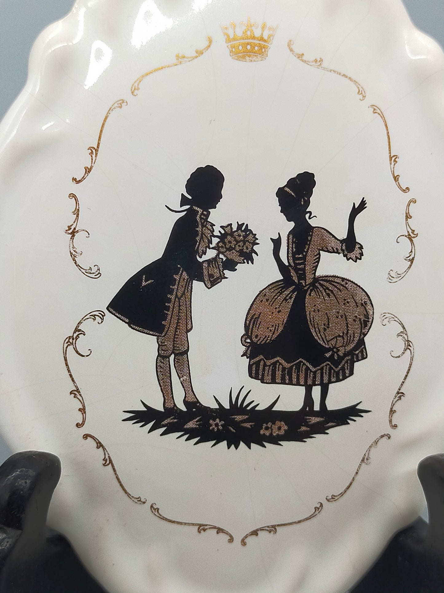 Antike Wandteller im Rokoko Stil mit Silhouette Motiven 2er Set