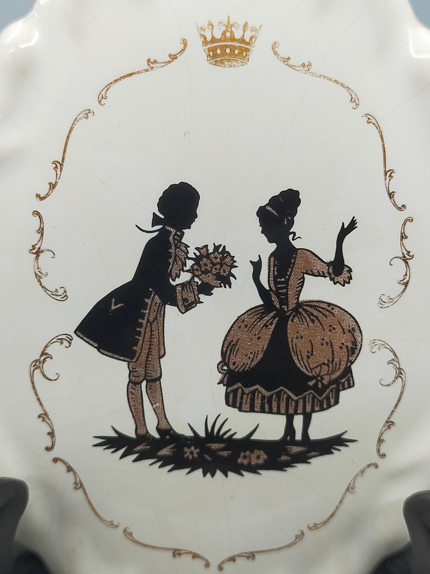 Antike Wandteller im Rokoko Stil mit Silhouette Motiven 2er Set