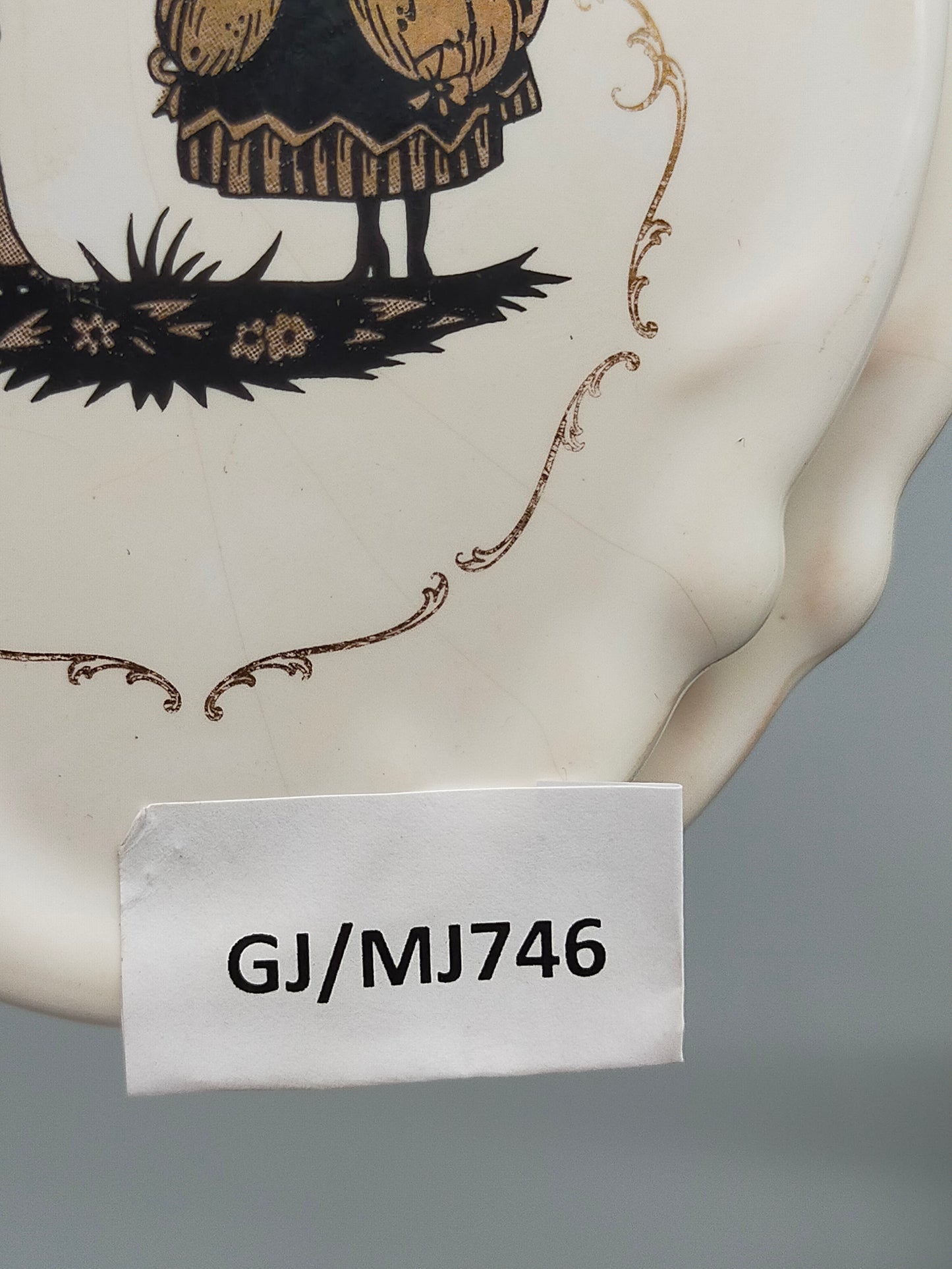 Antike Wandteller im Rokoko Stil mit Silhouette Motiven 2er Set
