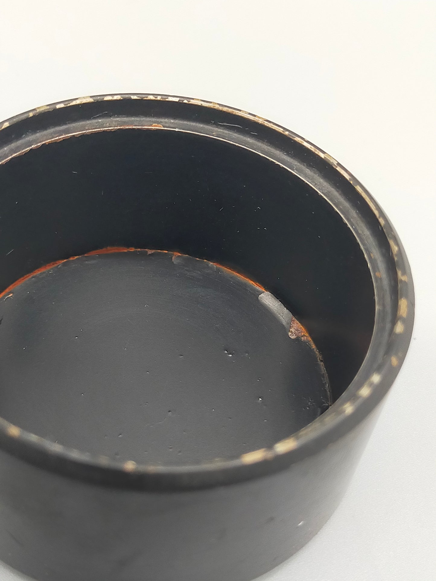 Vintage Ascher aus Metall & Bakelit Rundes Design mit Drehdeckel