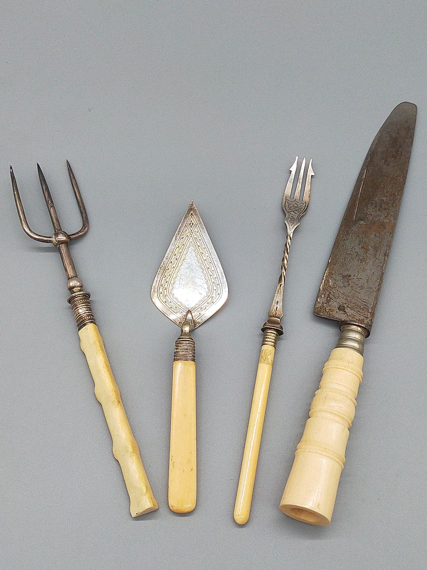 Antikes vierteiliges Vorlegebesteck Set