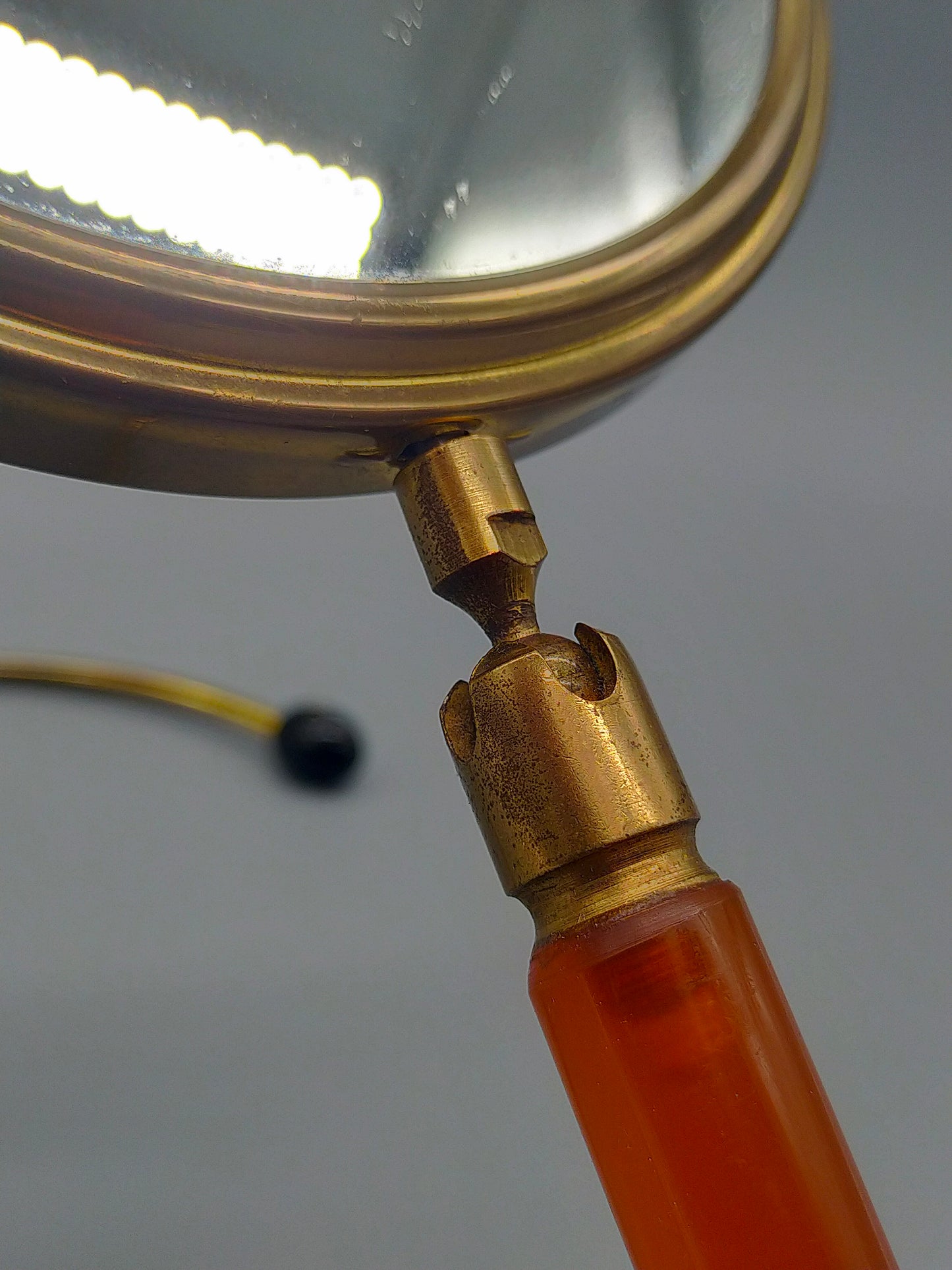 Antiker Tischspiegel mit Bernstein optik Griff Vintage Kosmetikspiegel