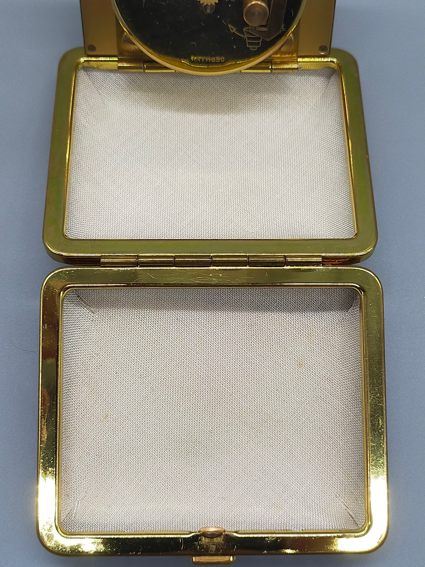 Goldene Deluxe Reisewecker Uhr Vintage Design aus Deutschland