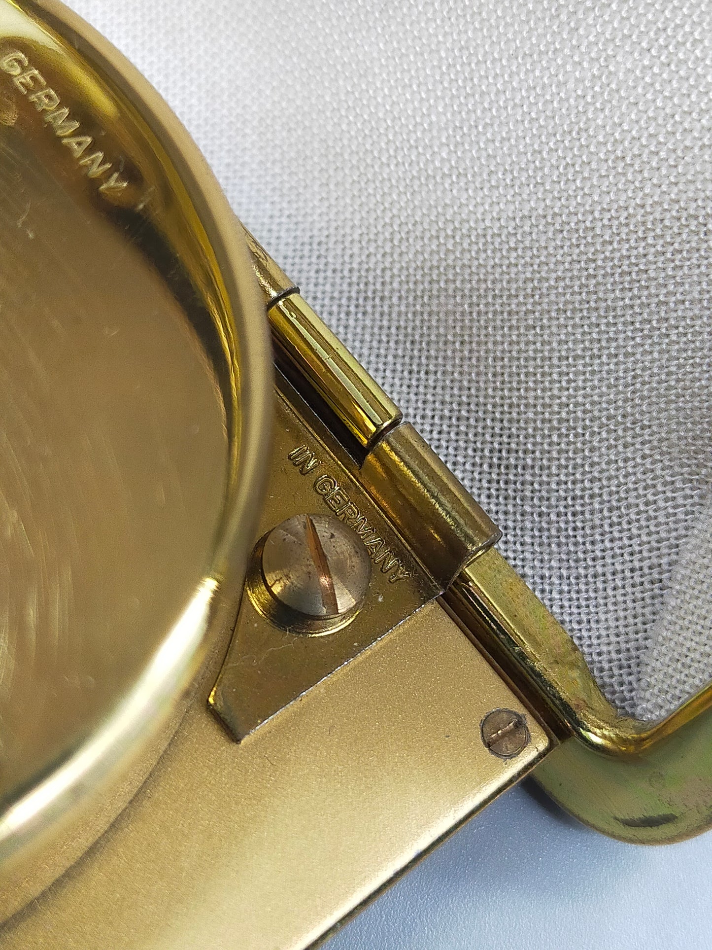 Goldene Deluxe Reisewecker Uhr Vintage Design aus Deutschland