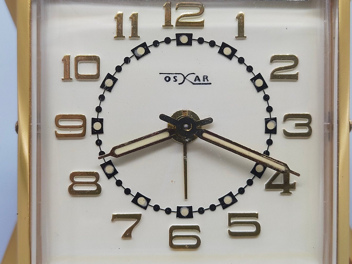 Vintage Oskar Reise Wecker Rotes Etui mit Goldfarbenem Gehäuse