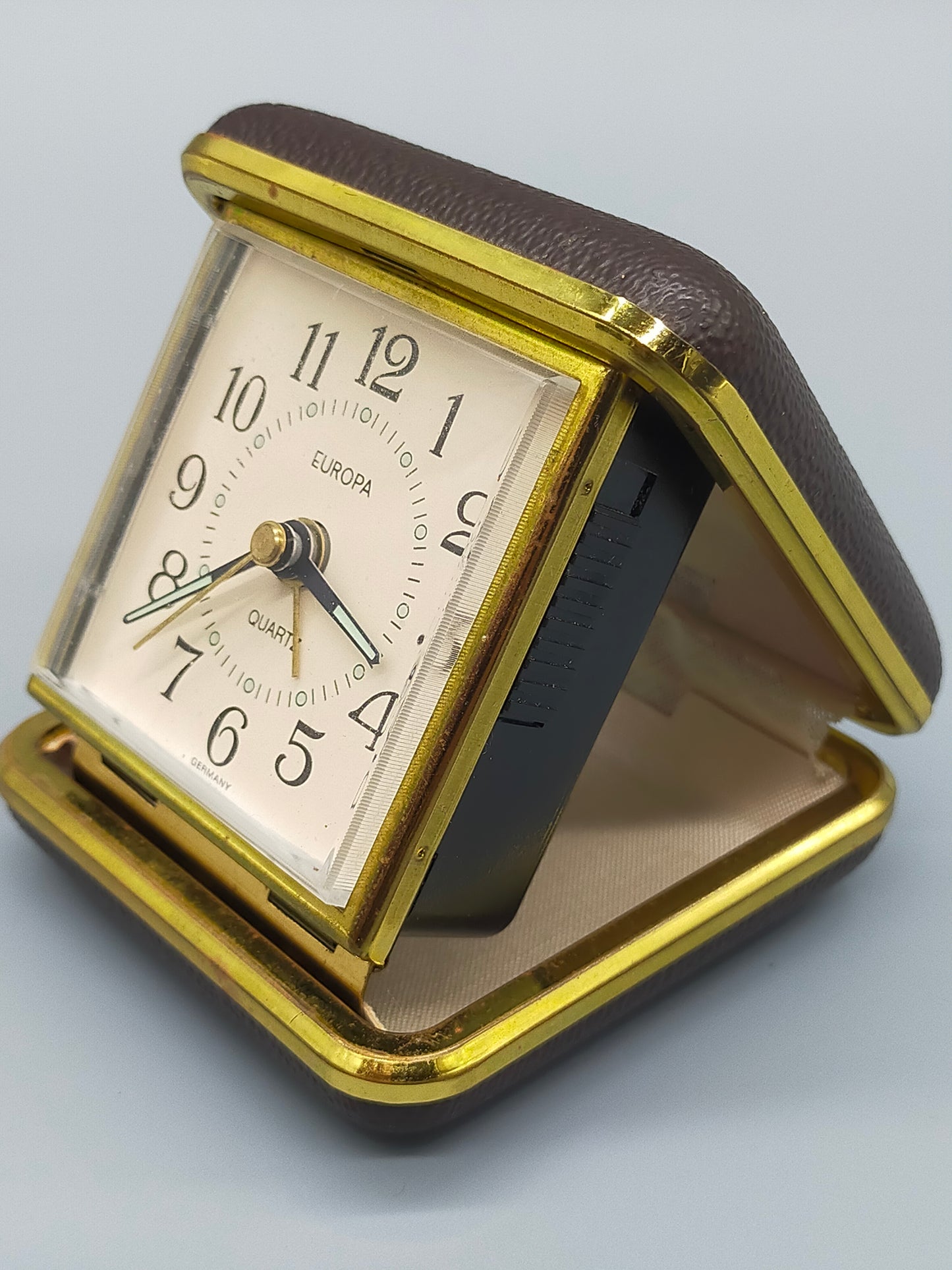 Klassische Europa Reise Uhr Vintage Design mit Quarzwerk