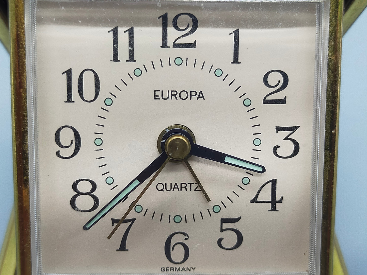 Klassische Europa Reise Uhr Vintage Design mit Quarzwerk