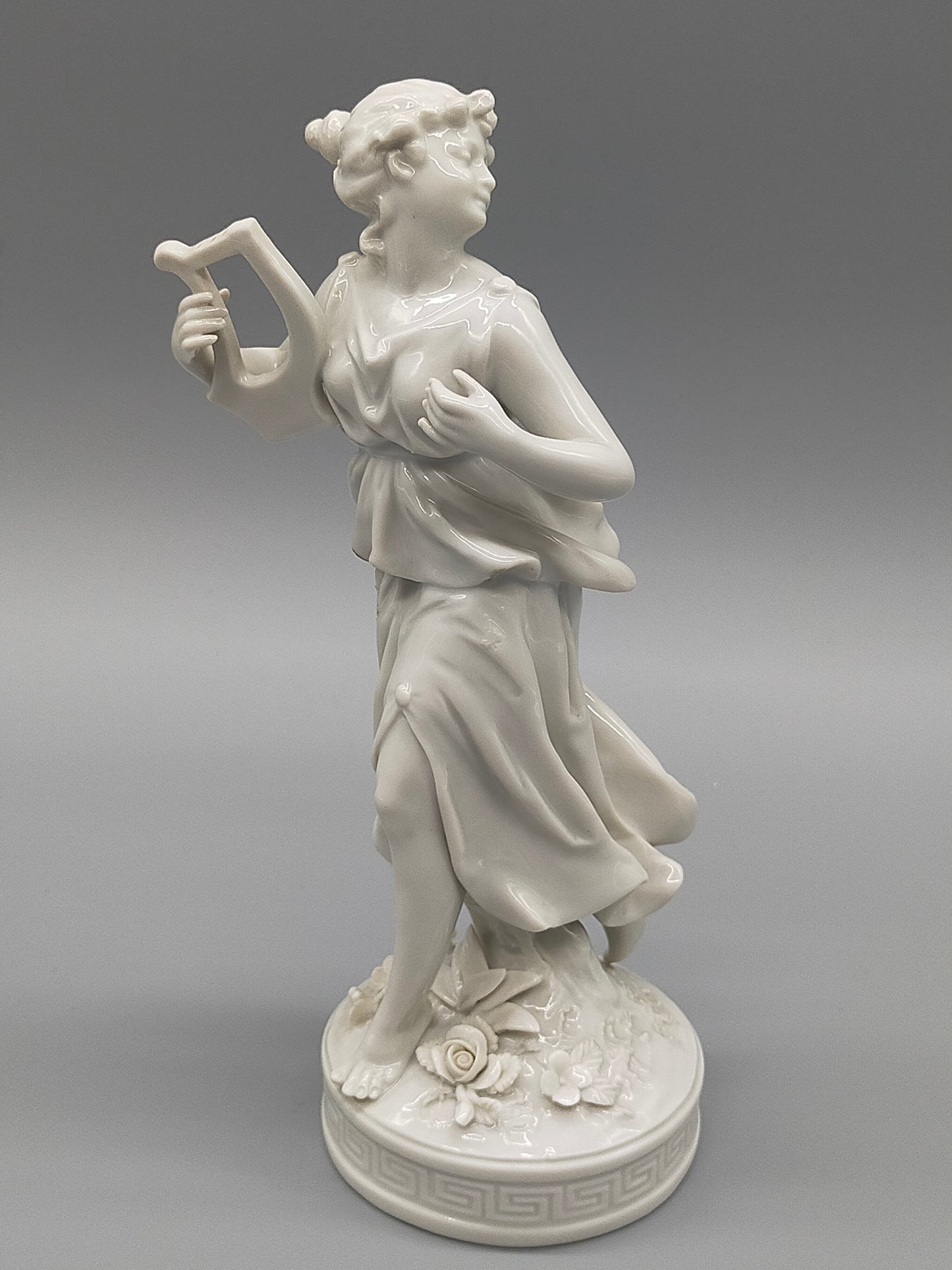 N Crown Porzellan Figur Muse mit Lyra Weißglanz & Antik-Stil
