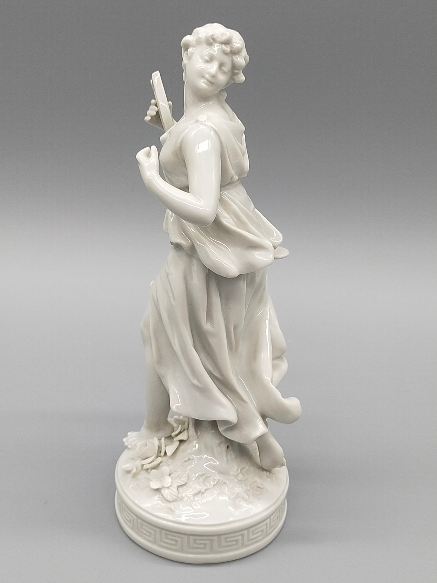 N Crown Porzellan Figur Muse mit Lyra Weißglanz & Antik-Stil