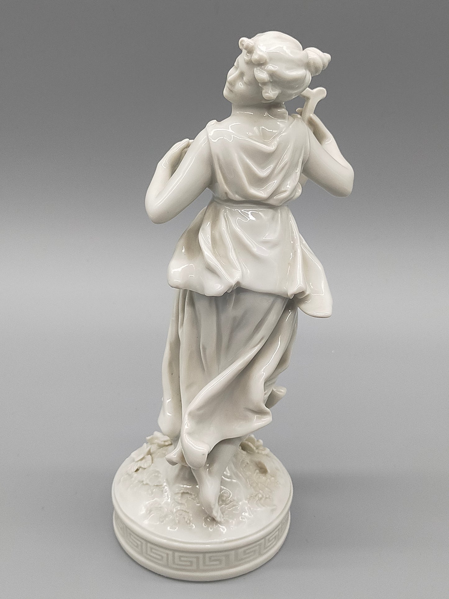 N Crown Porzellan Figur Muse mit Lyra Weißglanz & Antik-Stil